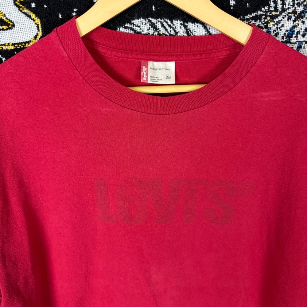 Levis Mens Graphic T-Shirt XL Red Short Sleeve Crewneck Tonal Logo Tee